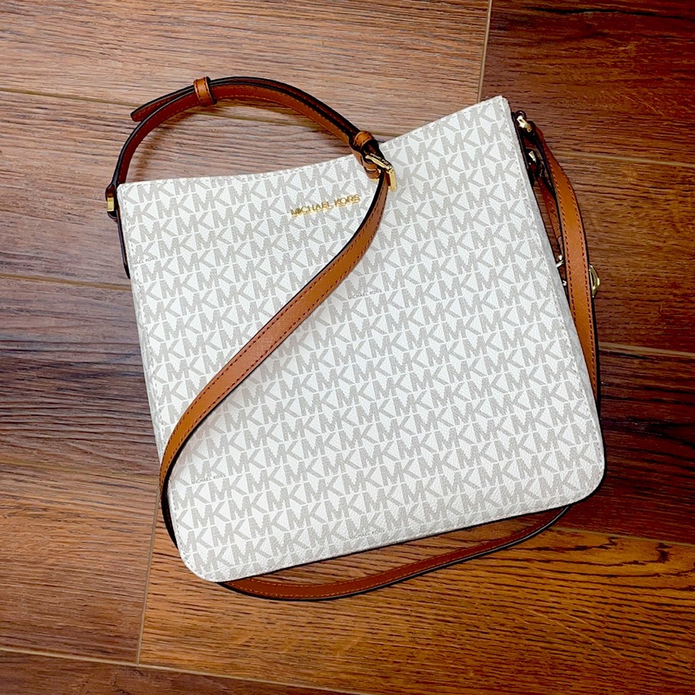 NWT Michael Kors Lg Vanilla Messenger Bag